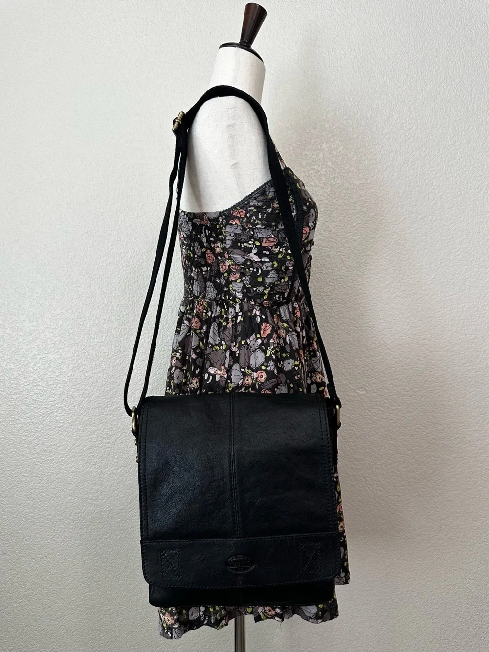 Fossil Unisex Black Leather Flap Messenger Bag